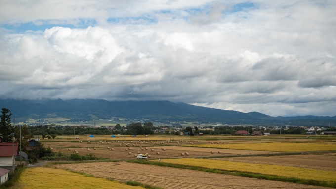 鉄道乗車記録の写真:車窓・風景(30)        「喜多方の手前で会津盆地の田園風景が広がります
残念ながら磐梯山には雲が掛かっていました」