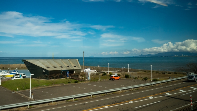 鉄道乗車記録の写真:車窓・風景(8)        「柏崎原発が見えてくると直江津までもう少し」