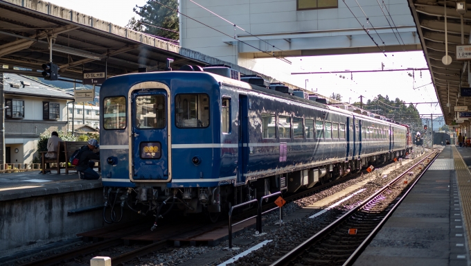 鉄道乗車記録の写真:乗車した列車(外観)(9)        「鬼怒川温泉駅に到着。
先頭のC11 207は切り離して下今市方の本線上へバックしていき・・・」