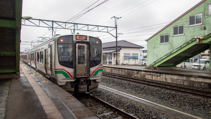 鉄道乗車記録の写真:乗車した列車(外観)(4)        「乗っていた車両は、701系とE721系の混結でした。」