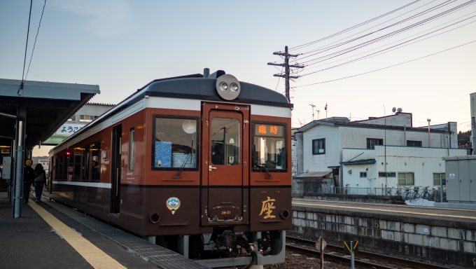 鉄道乗車記録の写真:乗車した列車(外観)(17)        「久慈駅に到着」