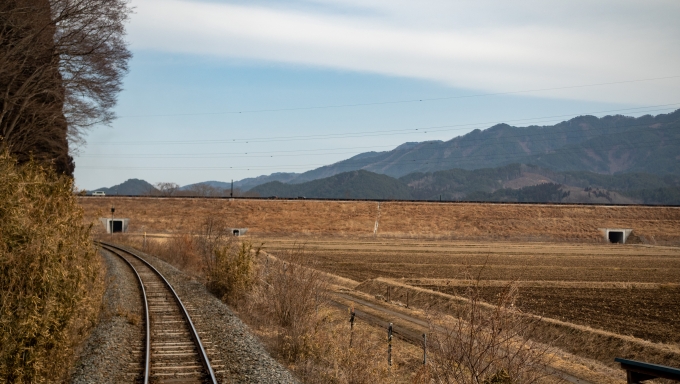 鉄道乗車記録の写真:車窓・風景(8)        「豊間根を出ると三陸自動車道を潜り山の中へ入っていきます。」