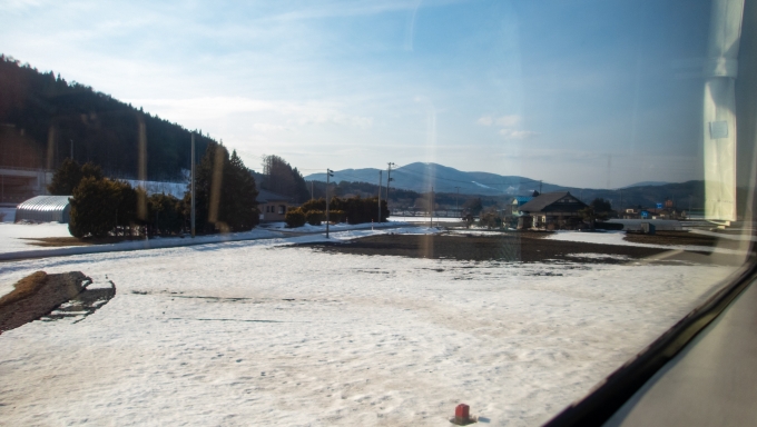 鉄道乗車記録の写真:車窓・風景(9)        「山間を右へ左へ走り抜け車窓が開けてくると遠野盆地。」