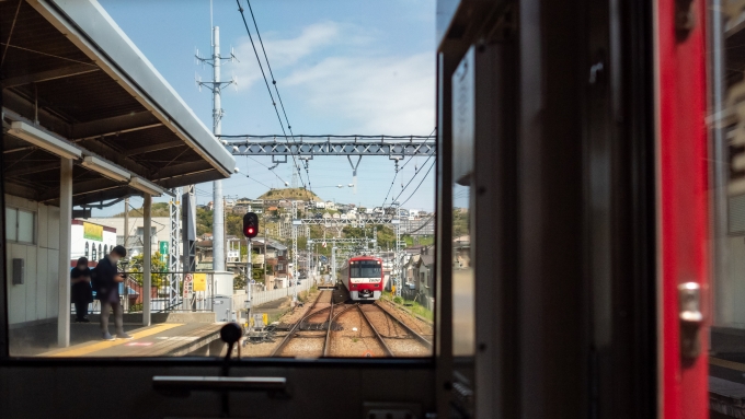 鉄道乗車記録の写真:車窓・風景(9)        「列車交換のため、前にある分岐器は安全側線側に開通していることがわかります。」