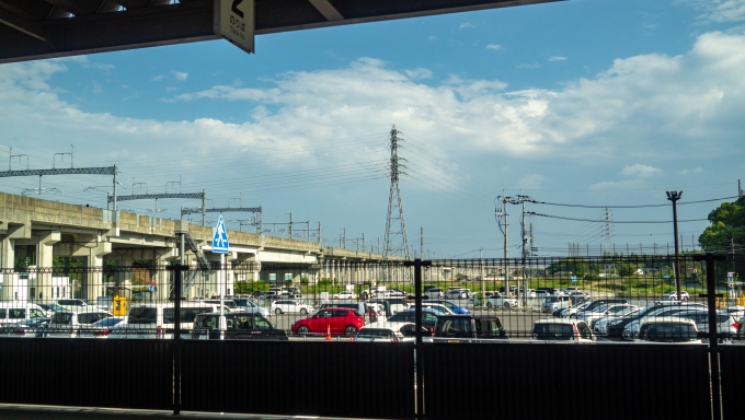 鉄道乗車記録の写真:車窓・風景(9)        「新鳥栖駅で九州新幹線と連絡します。」