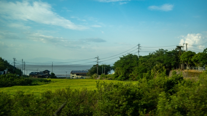 鉄道乗車記録の写真:車窓・風景(15)        「肥前七浦駅の辺りから有明海の海岸沿いを進んで行きます。」