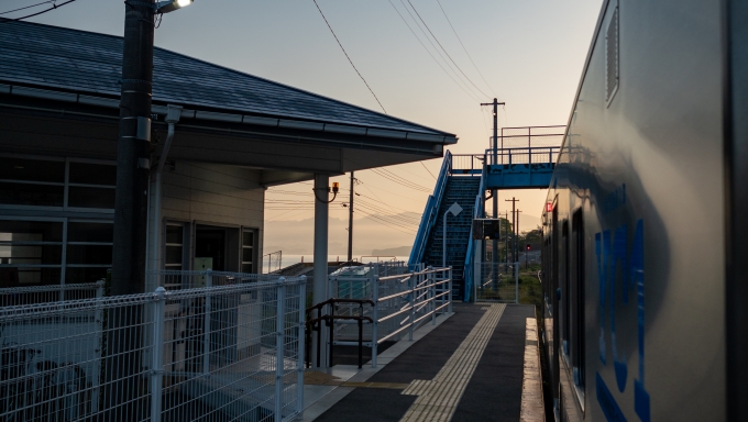 鉄道乗車記録の写真:車窓・風景(14)        「大草駅では列車交換のため少し長めの停車時間。」