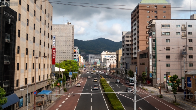 鉄道乗車記録の写真:車窓・風景(7)        「日本一短い駅間を横切る国道35号線。
ちなみに駅間距離は約200m、我らが常磐線E531系基本編成の先頭から最後尾まで程の距離です。」