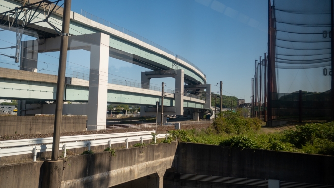 鉄道乗車記録の写真:車窓・風景(14)        「並走していた貨物線が左へ逸れていきます」