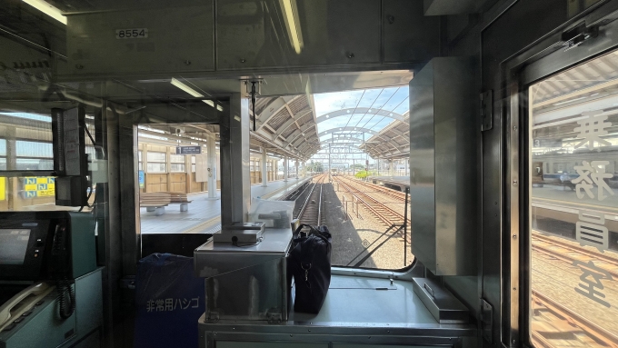 鉄道乗車記録の写真:乗車した列車(外観)(1)        「クハ8554助手席側が、チェンジワイパー」