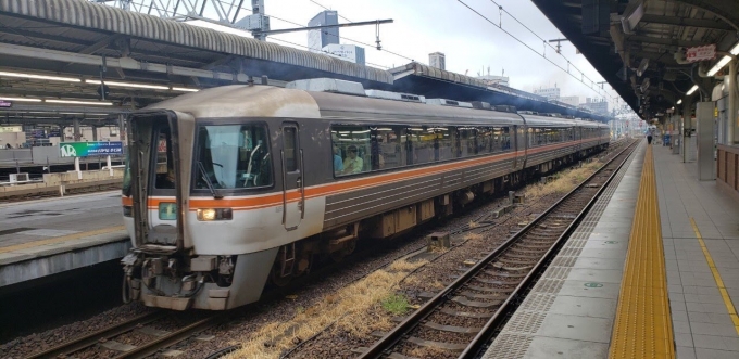 鉄道乗車記録の写真:乗車した列車(外観)(1)     「長野に詳しい友達と一緒だったので、乗り換えはついて行っただけで乗り鉄を満喫してました」
