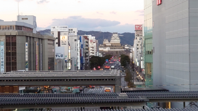 鉄道乗車記録の写真:旅の思い出(5)        「ホームから見えた姫路城」