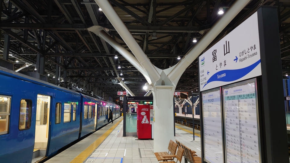 鉄道乗車記録「富山駅から高岡駅」駅名看板の写真(2) by river180 撮影日時:2021年02月