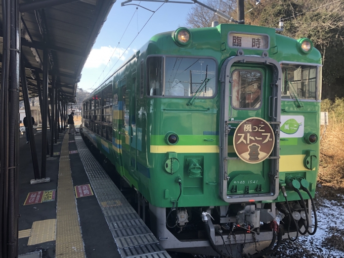 鉄道乗車記録の写真:乗車した列車(外観)(1)          「強風のため仙台60分遅れで出発後、松島で風規制で運行見合わせ、停止中の際撮影」