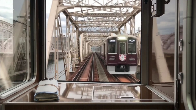 鉄道乗車記録の写真:車窓・風景(2)        「前面展望映像より、中津～十三間の淀川を渡る場面を切り取り。」