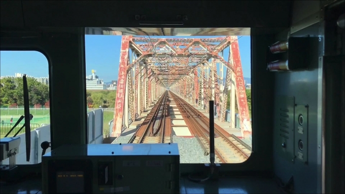 鉄道乗車記録の写真:車窓・風景(1)          「前面展望映像より、赤川鉄橋通過時の場面をカット。」