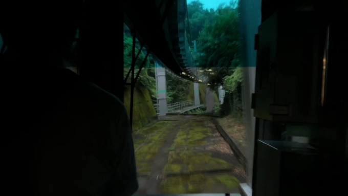 鉄道乗車記録の写真:車窓・風景(2)        「前面展望映像より湘南深沢～西鎌倉間のトンネルに入る前のカット」