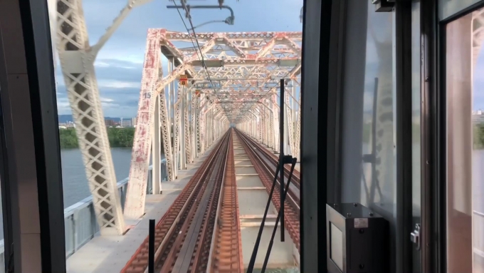 鉄道乗車記録の写真:車窓・風景(2)        「前面展望映像より、赤川鉄橋通過中のカット。」