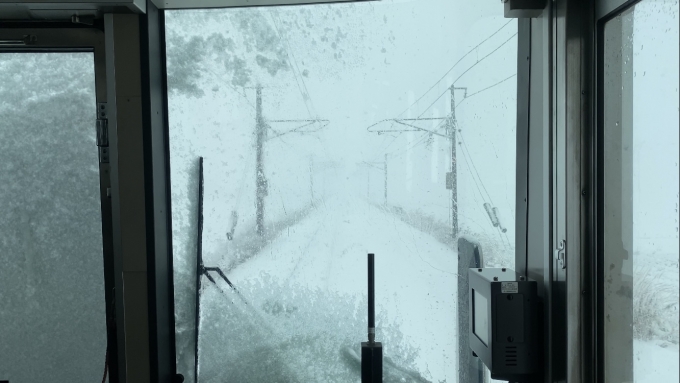 鉄道乗車記録の写真:車窓・風景(1)     「吹雪で視界不良の前面展望」