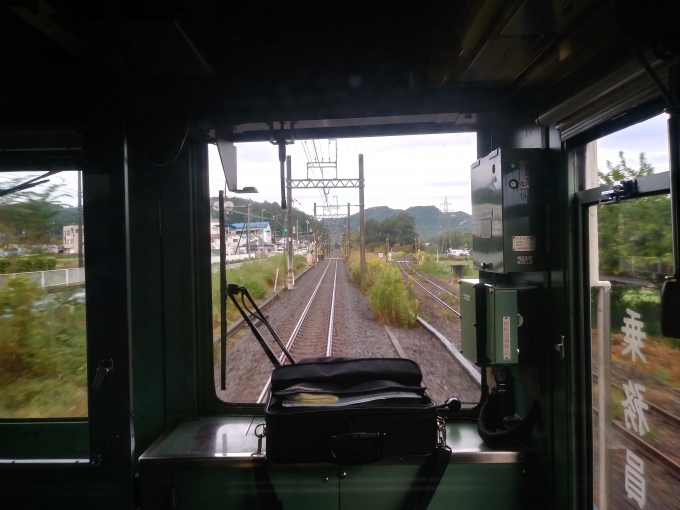 鉄道乗車記録の写真:車窓・風景(2)        「八高線との併走区間が終わり、八高線が離れていく」