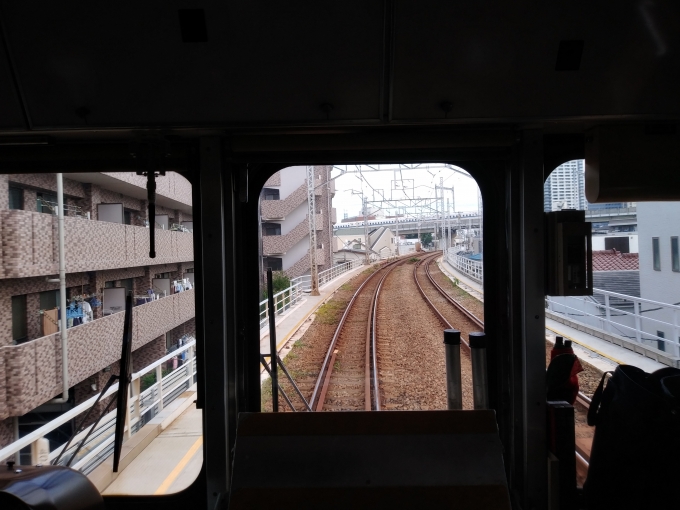 鉄道乗車記録の写真:車窓・風景(4)        「下神明駅手前で東海道新幹線と立体交差する。新幹線が通過中のところを撮影」
