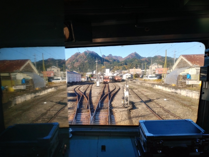 鉄道乗車記録の写真:車窓・風景(7)        「下仁田駅に進入する」