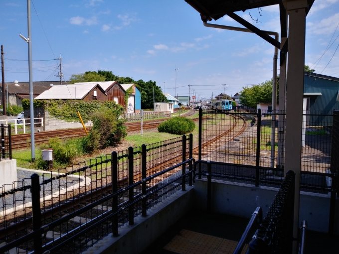 鉄道乗車記録の写真:駅舎・駅施設、様子(3)        「那珂湊駅ホームに入線する車両」