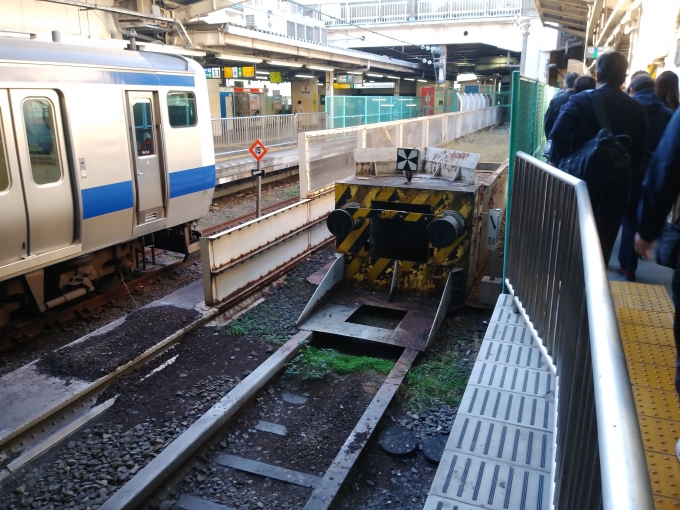 鉄道乗車記録の写真:駅舎・駅施設、様子(2)        「上野駅10番線終点マーク(車止め)」