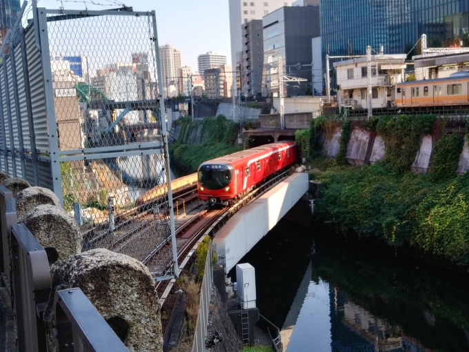 鉄道乗車記録の写真:列車・車両の様子(未乗車)(3)        「神田川橋梁を渡る丸ノ内線車両」