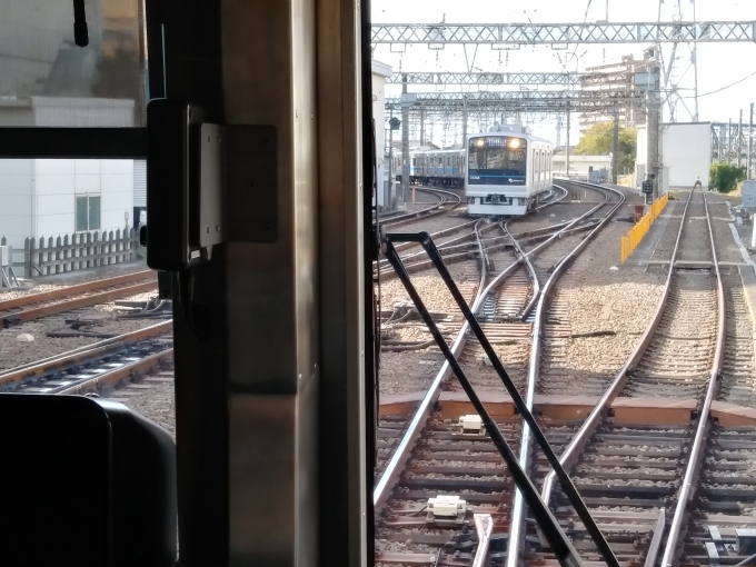 鉄道乗車記録の写真:列車・車両の様子(未乗車)(3)        「片瀬江ノ島方面から藤沢駅に入線してくる電車。藤沢駅でスイッチバックする」