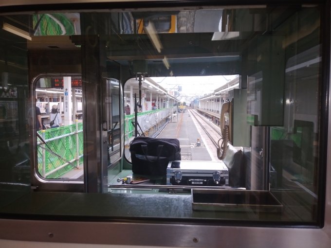 鉄道乗車記録の写真:車内設備、様子(1)        「西武園線車両から国分寺線車両を撮影」