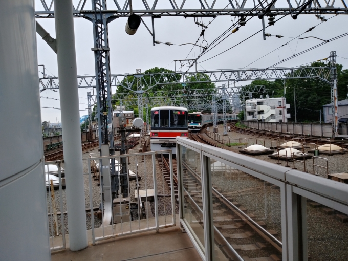鉄道乗車記録の写真:乗車した列車(外観)(3)        「乗車した電車が多摩川駅を発車していく」