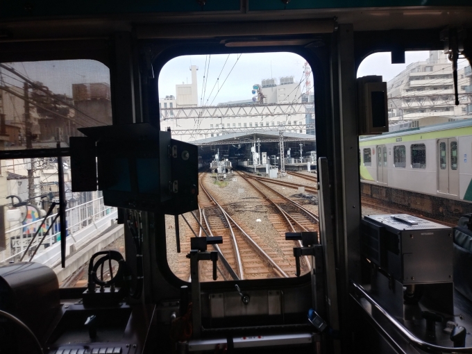 鉄道乗車記録の写真:車窓・風景(4)        「蒲田駅手前で撮影。右側は多摩川線車両」