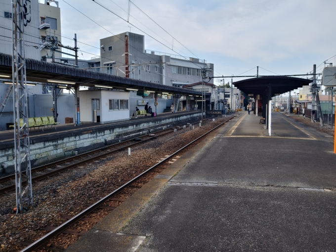 鉄道乗車記録の写真:駅舎・駅施設、様子(3)        「上毛電気鉄道ホームから東武鉄道ホームを撮影」