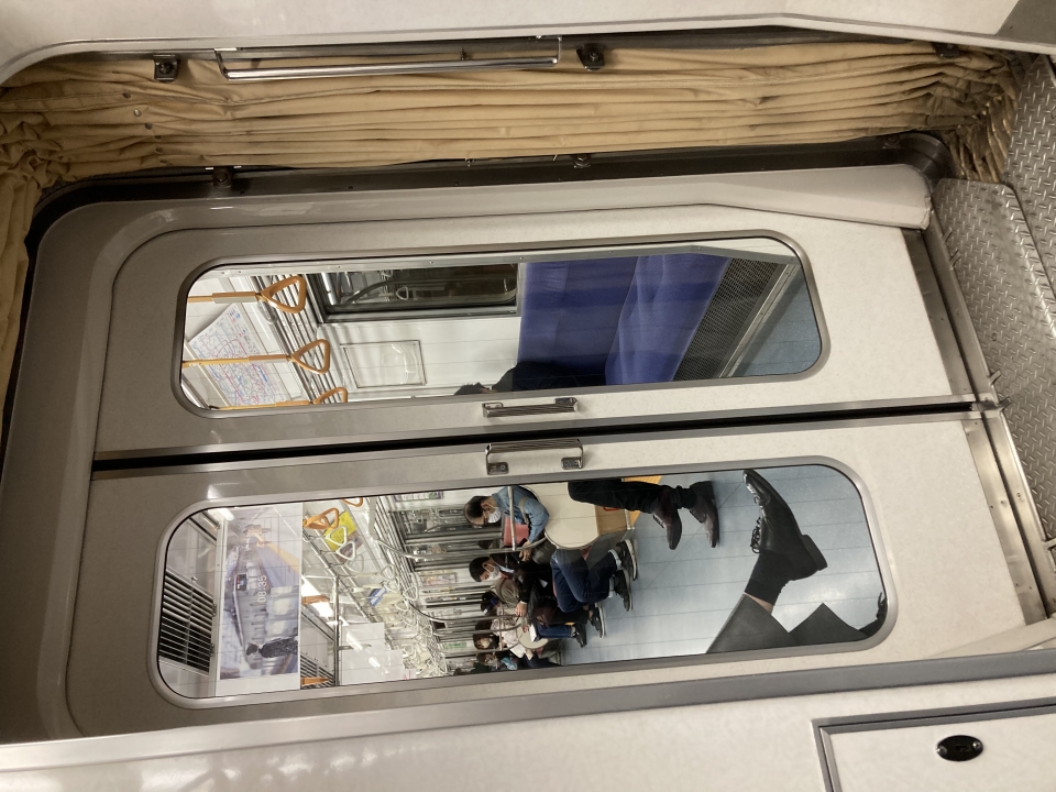 鉄道乗車記録「蔵前駅から日本橋駅」車内設備、様子の写真(2) by べぇこん 撮影日時:2022年11月14日