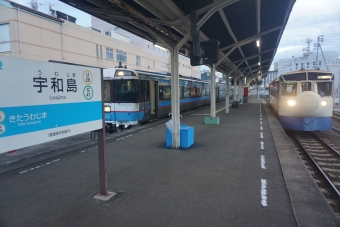 写真:宇和島駅の駅名看板