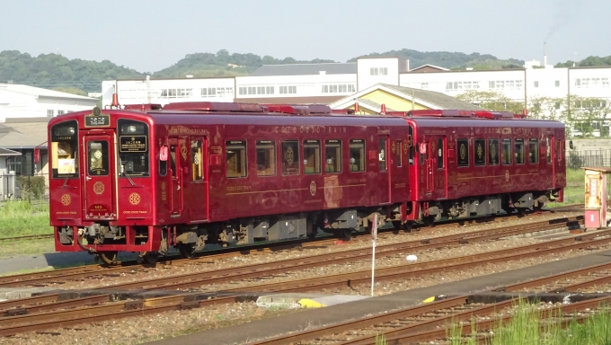 鉄道乗車記録の写真:列車・車両の様子(未乗車)(7)        「金田駅に車両基地も併設されて居て、観光レストラン列車『ことこと列車』の車両も居ました。」