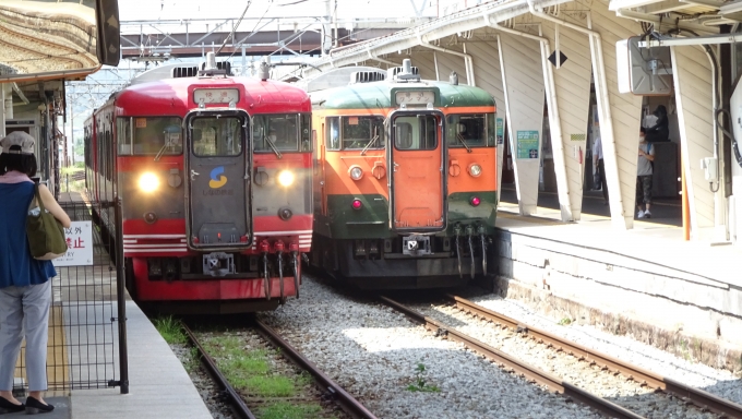 鉄道乗車記録の写真:乗車した列車(外観)(1)          「乗車したS27編成の入線時
S3編成と並ぶ」