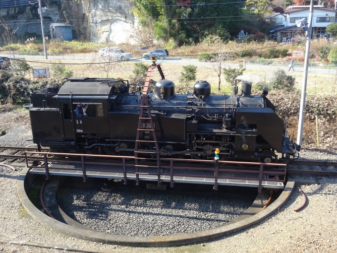 鉄道乗車記録の写真:乗車した列車(外観)(1)          「茂木に到着して折り返しのためにターンテーブルで機関車の方向転換。」