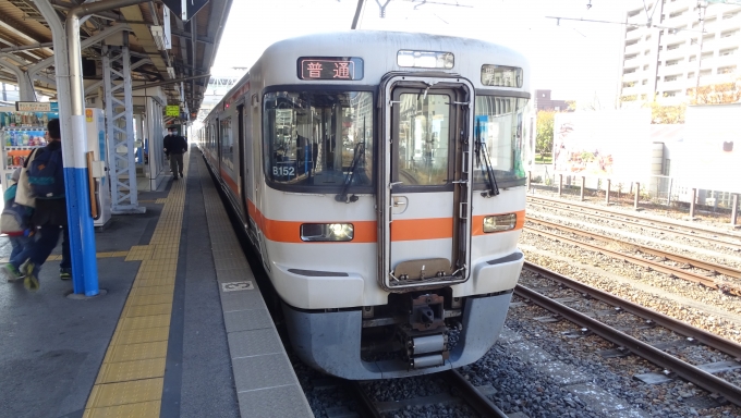 鉄道乗車記録の写真:乗車した列車(外観)(2)        「JR東海の313系電車が東日本の上諏訪まで乗り入れて来てます。」