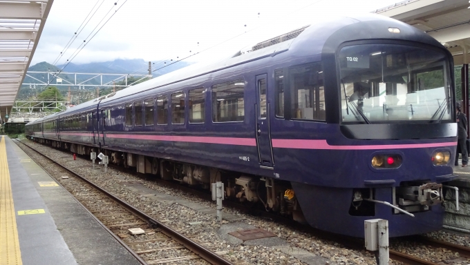 鉄道乗車記録の写真:乗車した列車(外観)(11)        「日光駅に到着した485系【華】編成」