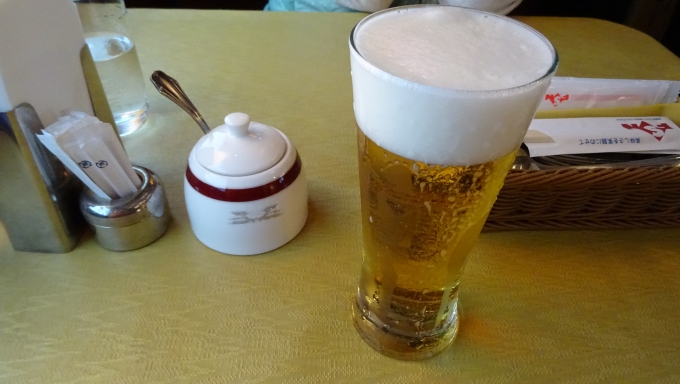 鉄道乗車記録の写真:駅弁・グルメ(19)     「まずはビールで乾杯!!」