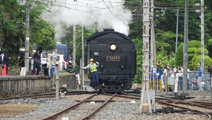 鉄道乗車記録の写真:乗車した列車(外観)(7)        「ＳＬは入れ替え中」