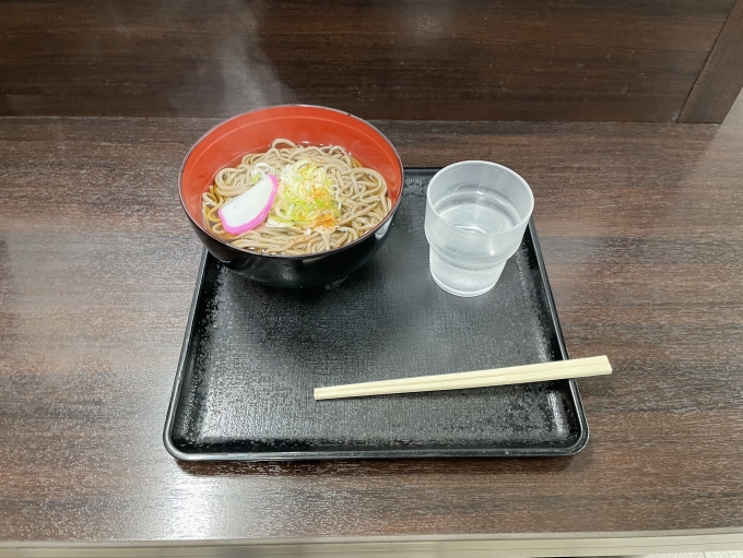 鉄道乗車記録の写真:駅弁・グルメ(1)        「一ノ関駅の駅そばでかけそば(つゆ少なめ)を食べました」