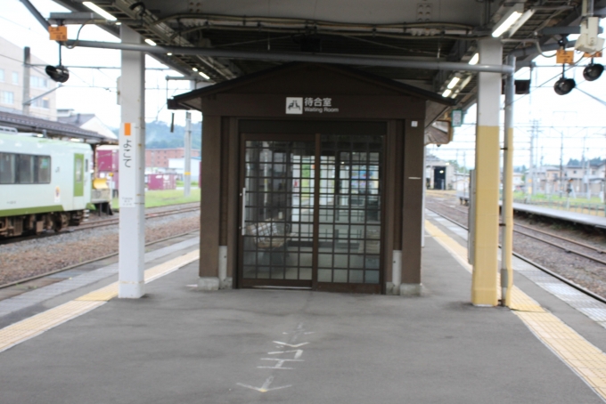鉄道乗車記録の写真:駅舎・駅施設、様子(1)          「横手駅の待合室」