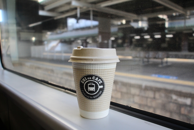 鉄道乗車記録の写真:駅弁・グルメ(2)        「寒かったので、カフェラテを買いました。」