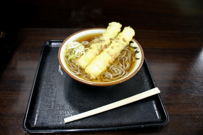 鉄道乗車記録の写真:駅弁・グルメ(2)        「一ノ関駅の駅そばでちくわ天そばを食べました。」