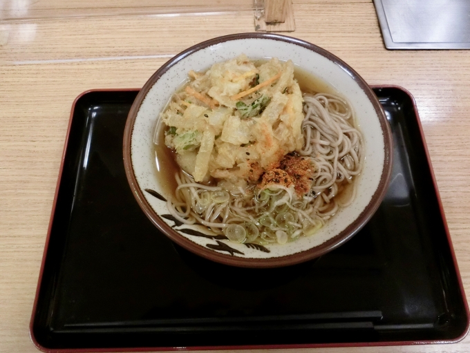 鉄道乗車記録の写真:駅弁・グルメ(1)        「仙台駅の駅そばでかき揚げそばを食べました。」