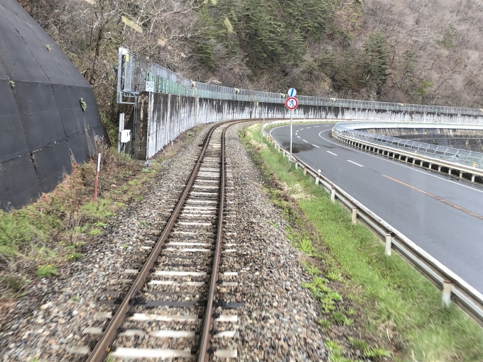 鉄道乗車記録の写真:車窓・風景(2)        「釜石線はカーブしている区間が多い。」