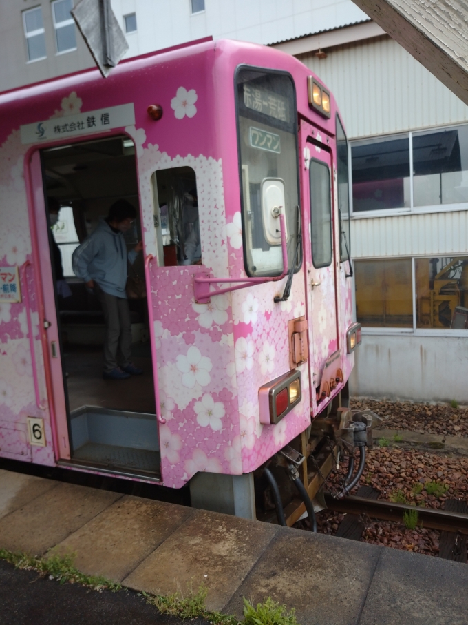 鉄道乗車記録の写真:乗車した列車(外観)(1)          「赤湯は山形新幹線が停車するとは知らなかった。」